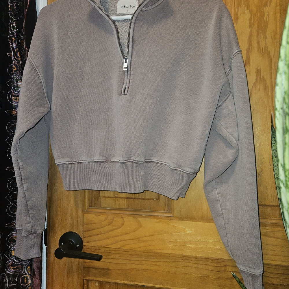 Aritzia Wilfred Free Cropped Half-Zip Sweatshirt in Mauve Gray